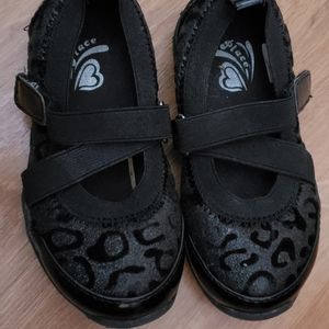 Girls shoes